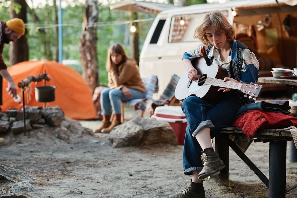 A la découverte des lieux de tournage emblématiques de Camping Paradis